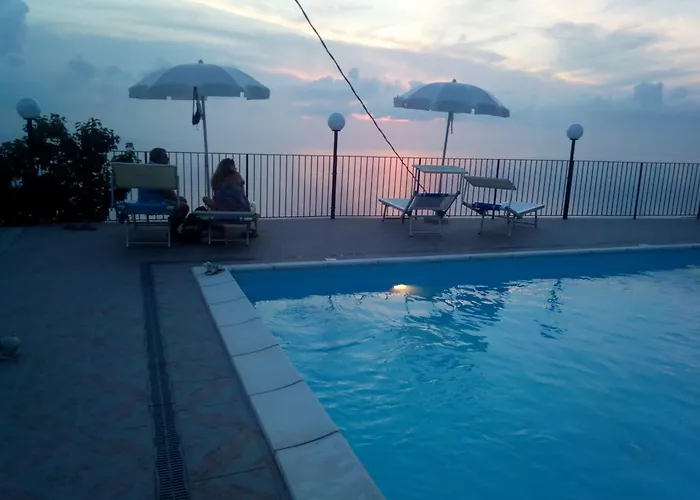 カントリーハウス La Palombara